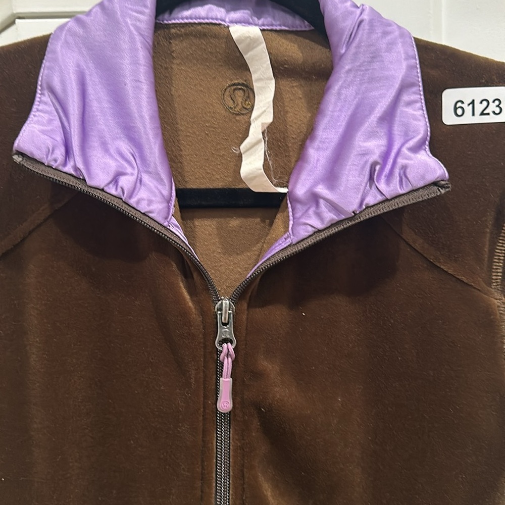 (6123) Lululemon VELOUR TRACK Jacket Sz 8/10 **LOVED **RARE - Picture 2 of 6